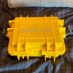 3 slot Invicta case